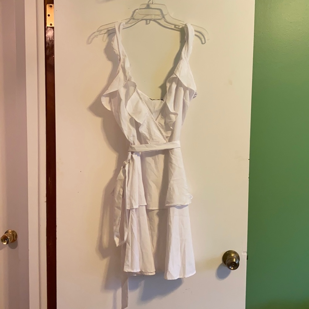 NWT BooHoo Plus Size 20 White Ruffle Tie Waist Dress